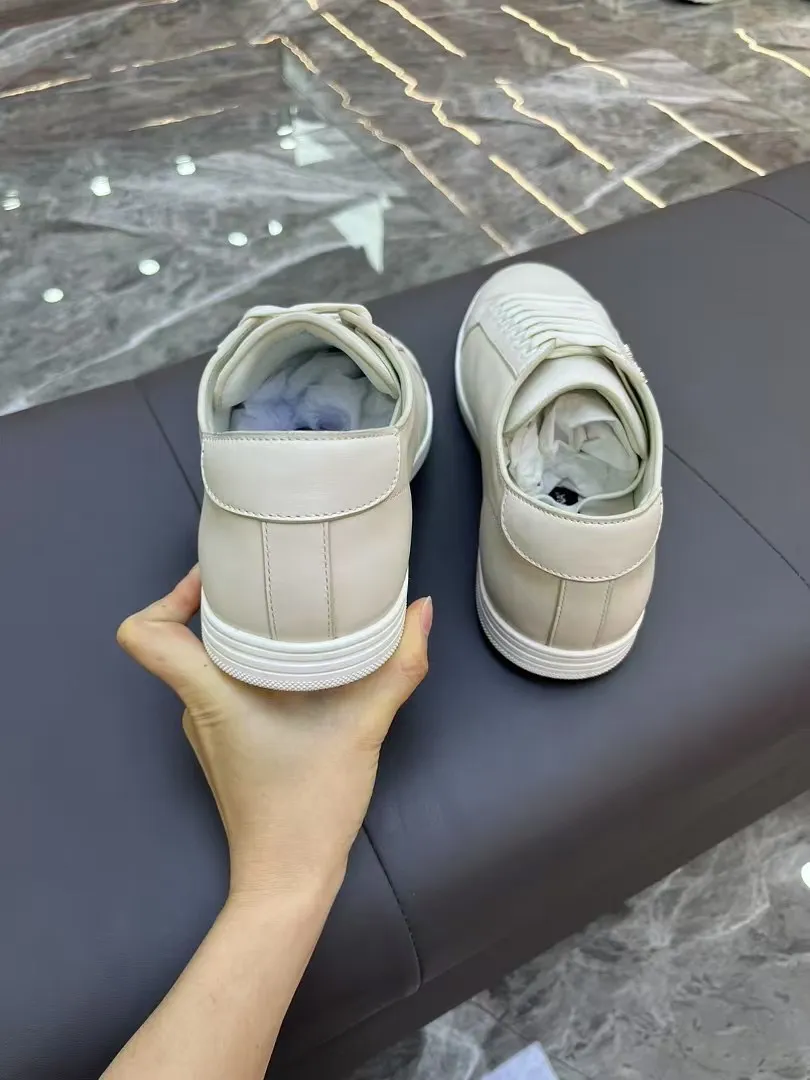 Men's Men's Shoes 💰400 [New Style] 🐝🐝DG men's calfskin sneakers Portofino Yacht shoes, simple and versatile design, unique saddle leather soles. The Dolce &G logo rear wing is the icing on the cake. Imported cowhide + rubber outsole Size: 39-44 (customized at 38.45)